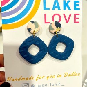 Lake Love earrings blue